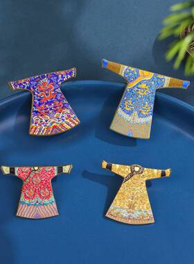 北京旅游景区纪念龙袍金属胸章烤漆珐琅金属博物馆徽章批量定制