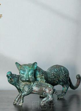 战国虎噬鹿青铜器仿古摆件动物造型古玩杂项仿古董做旧摆件工艺品