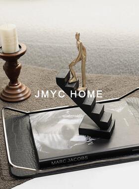 轻奢高级抽象攀登人物雕塑摆件样板房书房客厅酒柜办公室软装饰品