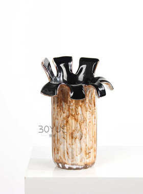 现代艺术棕色肌理抽象轻奢高档大平层样板房客厅装饰琉璃花瓶摆件