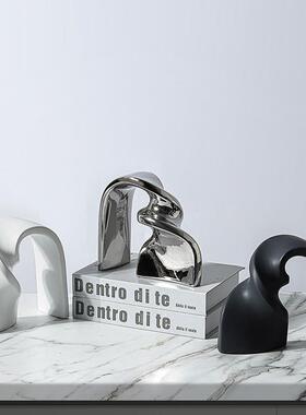 现代轻奢极简几何异形扭转扭曲飘带陶瓷摆饰家居酒店会所软装饰品