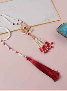 搭配马面裙的项链古风汉服背云流