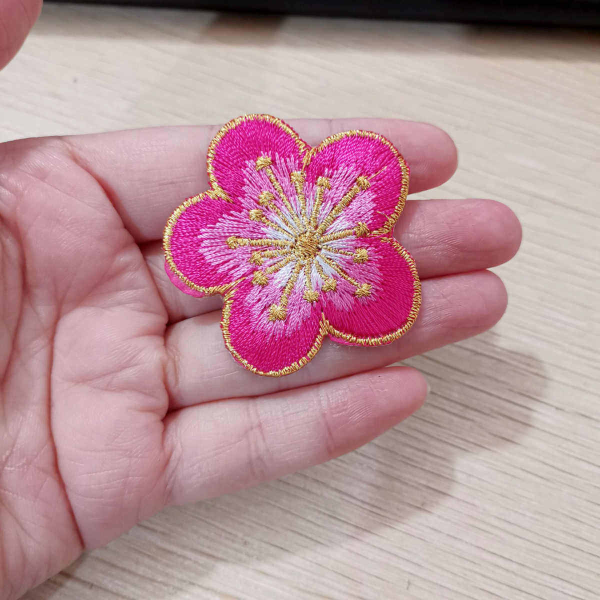 100个古典小梅花刺绣布贴 背胶绣花贴 金线刺绣补丁贴 服装辅料,淘宝优惠券,粉丝福利购,淘宝优惠卷