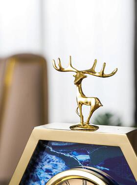 欧式厅桌面座色合客金946小鹿摆钟台美式床头柜装饰品摆金件商务