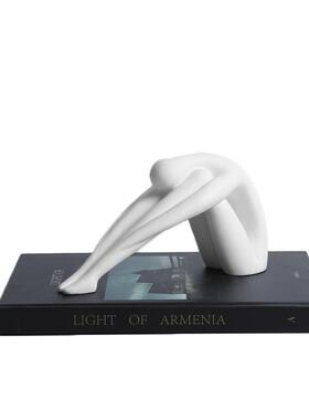 样板间简约白色抱膝人物抽象摆件人体艺术客厅卧室艺术装饰品