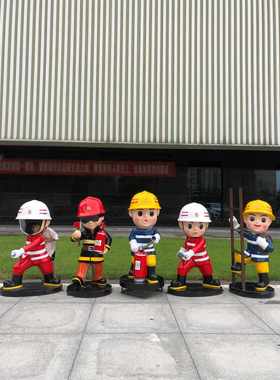 现货玻璃钢卡通消防员主题公仔拍照镂空互动公园安全装饰摆件雕塑