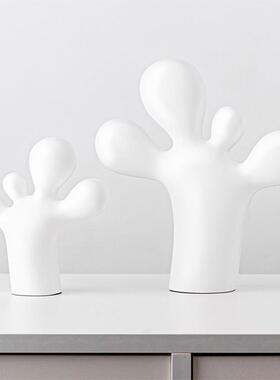 现代思考人物摆件轻奢软装样板房间橱柜客厅设计师款白色抽象脚丫