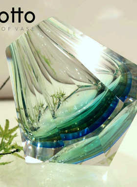 批发插花家居个性丽装花瓶锥形装饰欧格摆件软玻璃瓶设计搭配创意