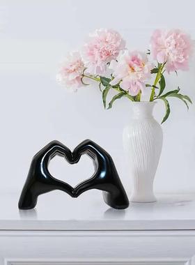 轻奢北欧简约风格爱心手势摆件 心形手指手势雕像摆件 送朋友的情