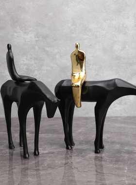 现代中式前台桌面书房黑色马饰品现代黑金色骑马人物雕塑桌面摆件