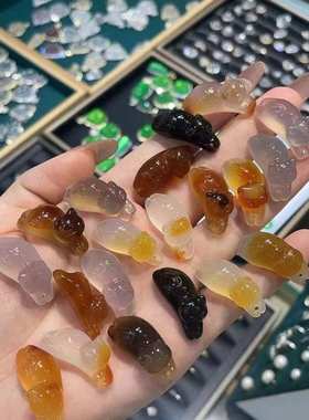 天然一口糖俏色玛瑙趴趴猫吊坠中式玉髓时尚如意情侣男女锁骨玉石