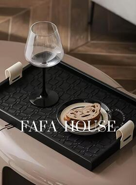 香水托盘轻奢皮质女生梳妆台化妆品首饰品收纳桌面摆件卧室香薰盘