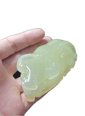 厂家批发阿富汗玉石青牛手把件雕刻男士手玩件手把件寓意牛气冲天