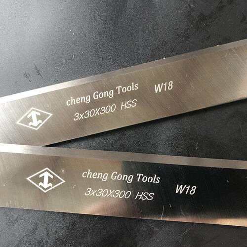 3*30*300特硬W18木工电刨机刀片高速网平压刨刀片锋钢刨刃硬木刨 - 图2