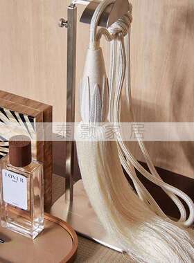 现代简约样板房衣帽间女士梳妆台摆件售楼处展厅摆设道具装饰品