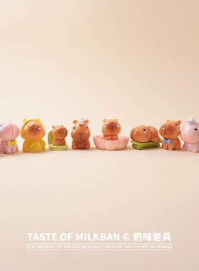 卡皮巴玩滑板车！情绪稳定小摆件可爱水豚微景观桌面装饰汽车中控