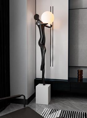 新款迎宾人物后现代落地灯人体雕塑带灯创意展厅艺术酒店大堂摆件