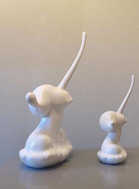 现代简约长鼻子抽象人物样板房客厅玄关电视柜摆件个性人物装饰品