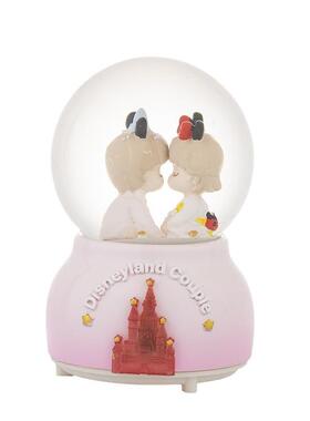 女生创意礼品情侣亲吻水晶球送闺蜜发光音乐盒桌面摆件精品店