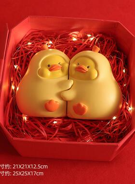 高档永礼不分梨抱鸭书挡桌面摆件可爱治愈系抱情侣送男女朋人友生