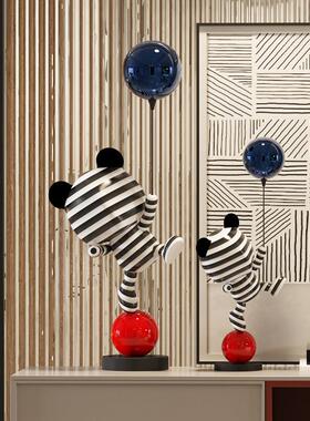 现代轻奢条纹卡通雕塑熊玄关摆件客厅样板房电视柜沙发旁落地装饰