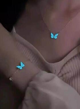 夜款光蝴蝶项炼5202森新高级蓝色发光灵动蝴蝶手錬女系极光锁骨炼
