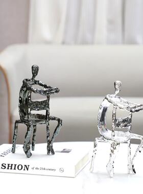 现代简约抽象金属坐椅人物雕塑摆件客厅卧室玄关电视柜家居装饰品