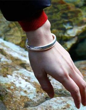 新款999纯银镯款 光珠面开口蒜头女对手镯扁 手工订做手 银饰生日