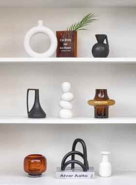 现代样板房，书柜，简约软装家居饰品，陶瓷雕塑，玻璃创意桌面饰