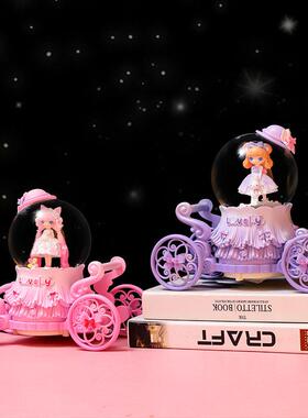 罗莉塔马车水晶球八音盒飘雪音乐盒彩灯树脂摆饰学生耶诞节礼物