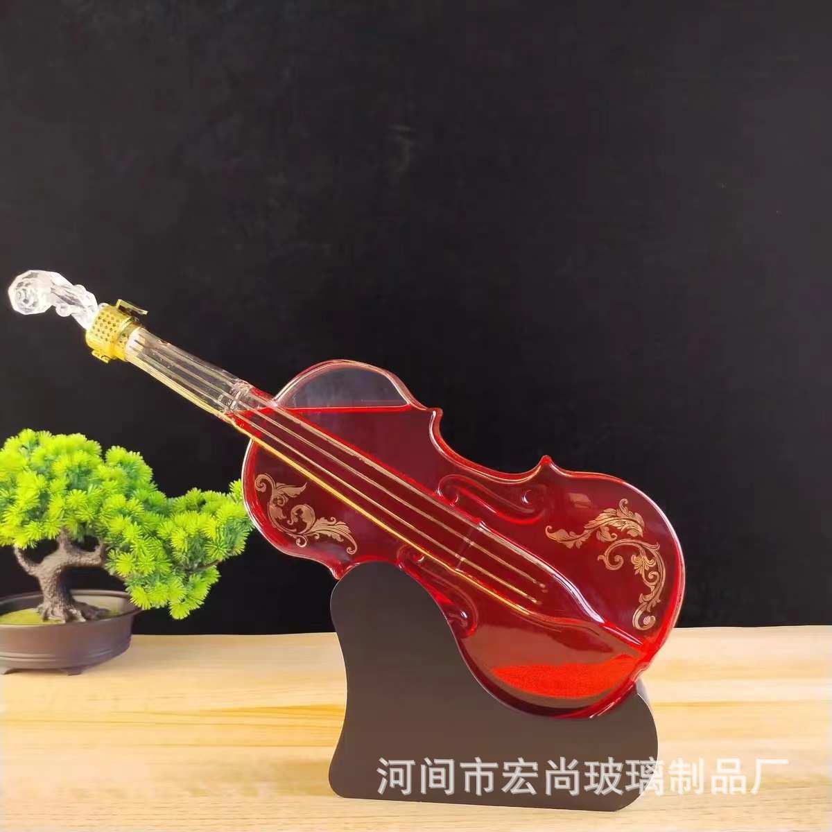 Violin guitar shaped wine bottle special-shaped wine storage transparent sealed high-end foreign wine thickened glass wine bottle