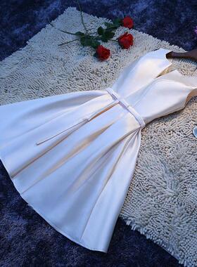 现代样板房衣帽间装饰饰品道具陈列厅衣柜衣服裙子裙子女人