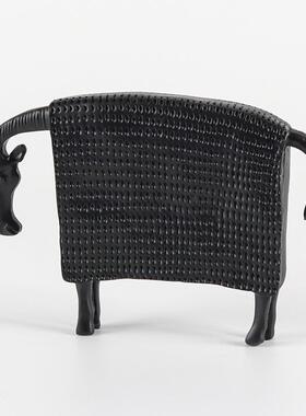 现代新中式动物摆件样板房售楼处书柜饰品创意抽象艺术麻布盔甲马