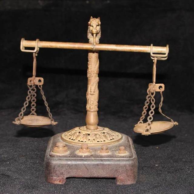 Antique miscellaneous collection antique old-fashioned copper balance scale