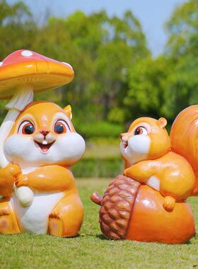 户外玻璃钢卡通松鼠雕塑幼儿园装饰小品公园草坪动物摆件园林景观