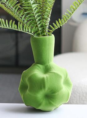 现代轻花器玄茶几插花器软饰品装酒店关奢柜高档植绒VSO花瓶餐桌