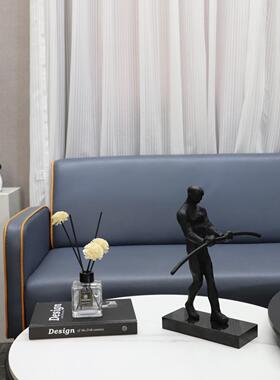 欧式创意简约铸铁平衡杆人物摆件卧室样板房书房客厅餐厅家居饰品