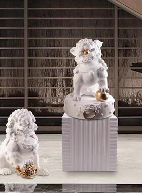 现代新中式蓝白色狮子摆件样板房间书房博古架玄关柜桌面软装饰品