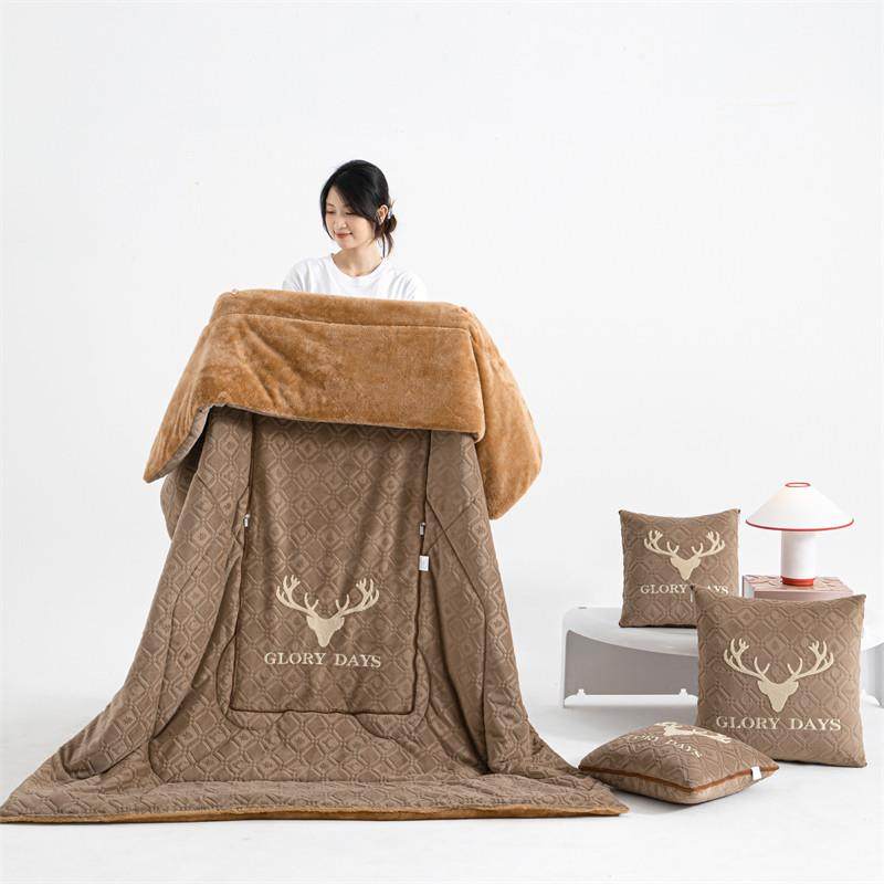 冬季雕花牛奶绒抱枕被子两用加厚多功能二合一折叠车载沙发午睡,淘宝优惠券,粉丝福利购,淘宝优惠卷