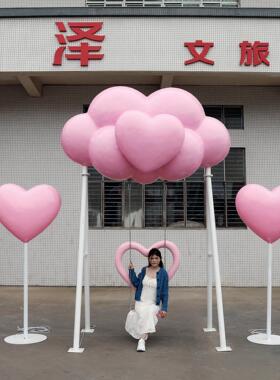 彩虹云朵宇航员发光秋千网红打卡点户外美陈文旅公园景观装饰摆件