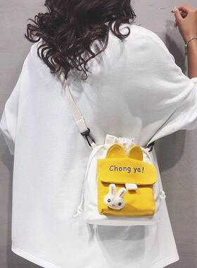 春夏新款学生帆布小包包甜美淑女撞色单肩包可爱潮挂件抽绳斜挎包