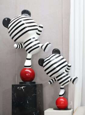 现代008简约条纹气球熊摆件卡塑通雕树样板奢房客厅落地大堂轻脂