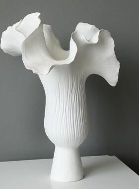 现简约级感白色陶瓷不规则花器花摆件样板房客厅玄关装饰品