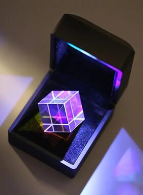 太阳捕手彩色棱镜光立方体创意礼品桌面装饰解压方便的小工具照片