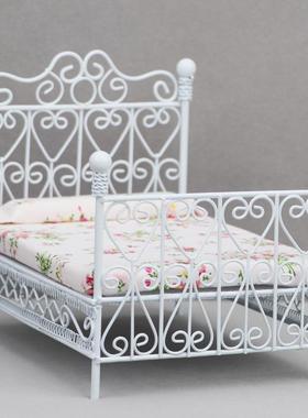 1:12娃娃屋dollhouse迷你家具卧室场景微缩摆件袖珍铁艺双人床