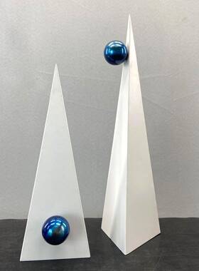 现代几何创意蓝色圆球黑白三角形摆件样板房书房桌面软装陈列摆设