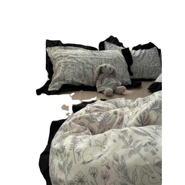 Simple black and white Hepburn style sketch rabbit lace washing cotton four-piece set bed sheet student dormitory three-piece set bed cover
