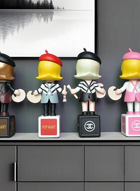 家庭电视柜酒柜饰品高端新潮小画家娃娃桌面陈设客厅入口装饰礼品