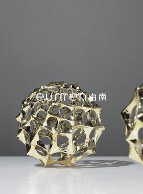 现代简约北欧金属镂空圆球摆件样板间办公室轻奢软装饰品搭配摆设