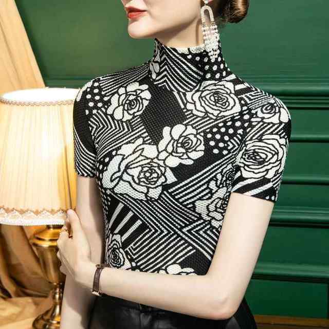 2025 Autumn High Neck Lace Bottoming Shirt Women's Short Sleeve Printed Spring and Autumn Inner Half Sleeve Top European Style